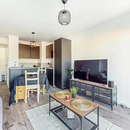 In With Kitchen Royan